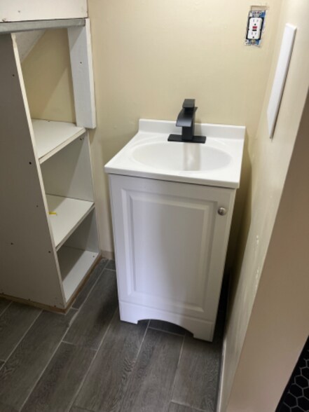 Building Photo - 10 Cindy Dr