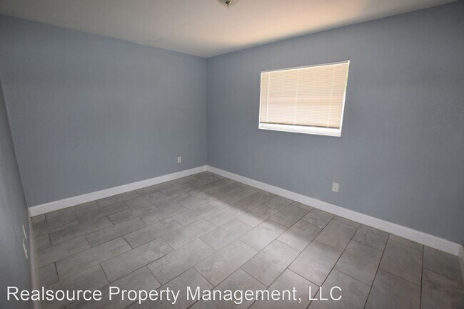 Building Photo - 2 br, 1 bath House - 4943 Pine Hills Road