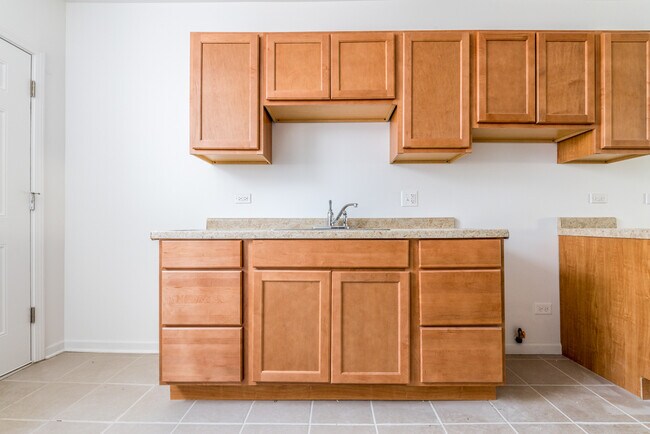 Kitchen - 7034 S Claremont