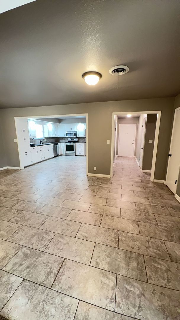 Building Photo - 1720 Pawhuska Ave