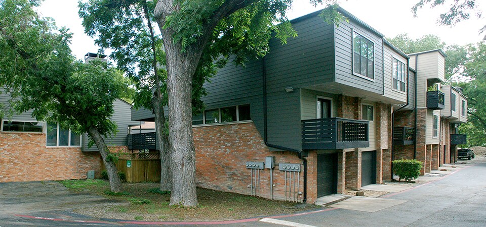 Building Photo - 8710 Park Ln