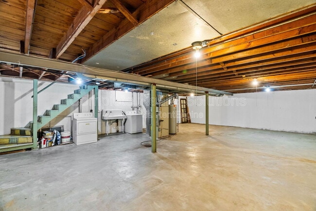 Building Photo - 9220 Leamont Dr