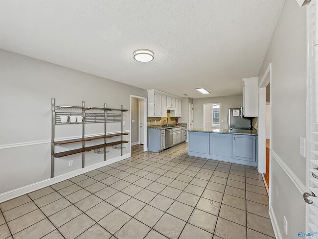 Building Photo - 93 Manor House Dr