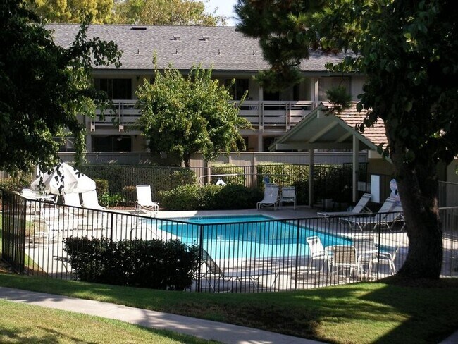 Building Photo - 23732 Hillhurst Dr
