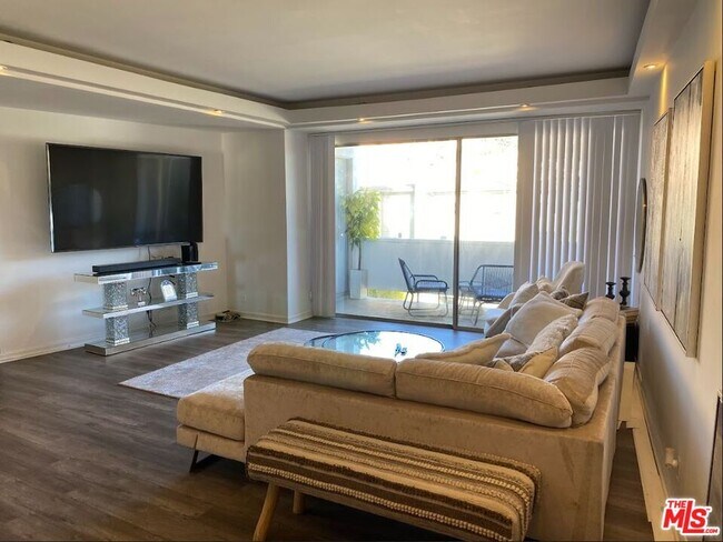 Building Photo - 7250 Franklin Ave