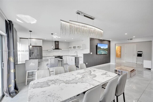 Building Photo - 1075 92nd St