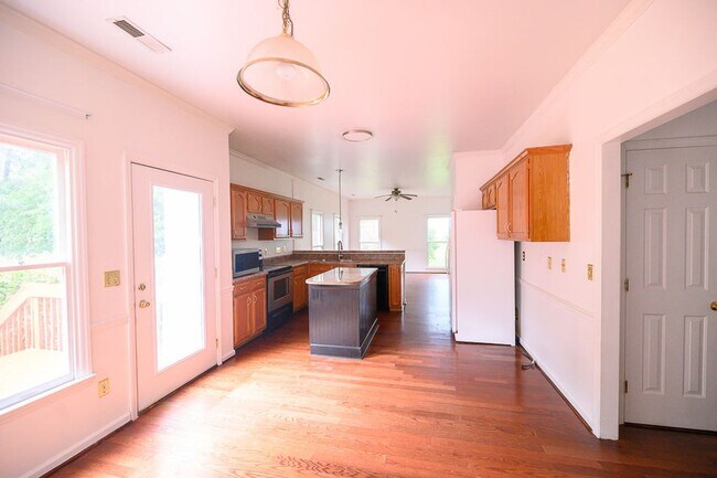 Building Photo - Wonderful and Spacious 3 bedroom home 2.5 bath in High Point with 2 car garage and large fenced-i...