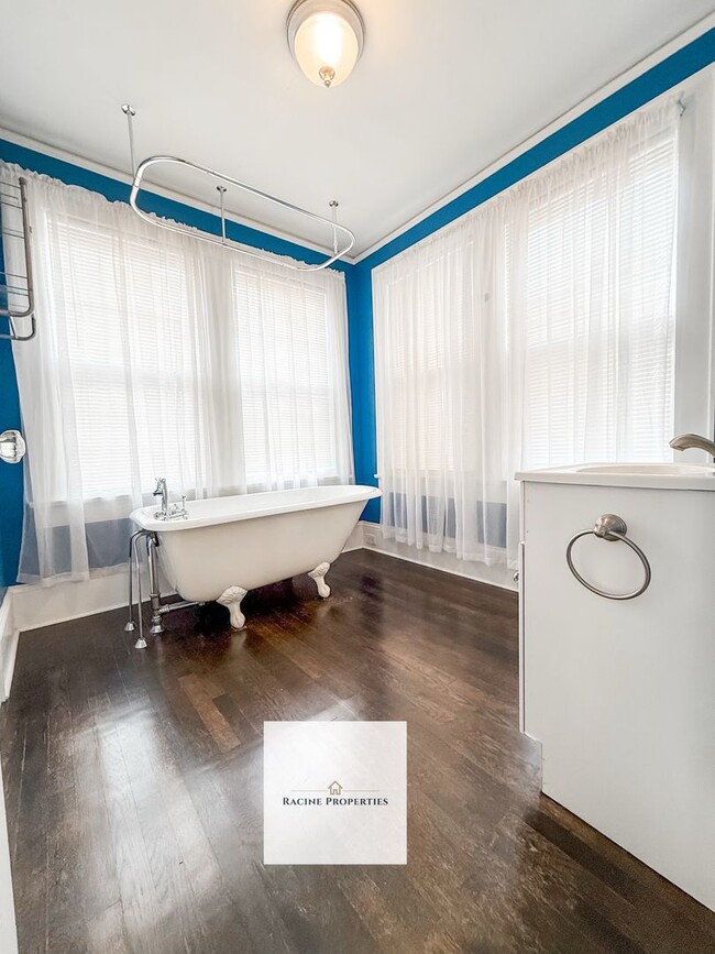 Building Photo - 48 E Main St