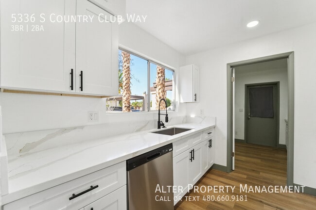 Building Photo - 5336 S Country Club Way