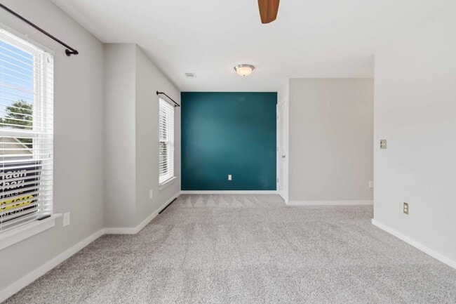 Building Photo - 730 Elmbrook Dr
