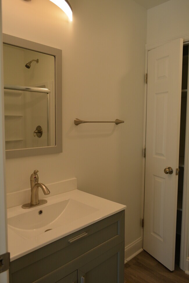 Building Photo - 2807 Emery Dr