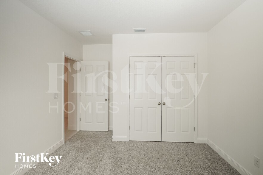 Building Photo - 681 Blackstone St