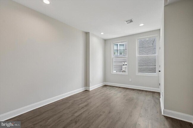Building Photo - 2835 W Montgomery Ave