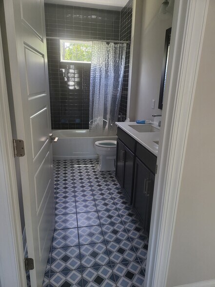 Building Photo - 10504 Silverbrook Trl