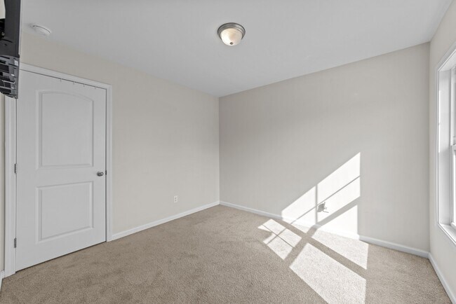 Building Photo - 220 Brisbane Dr