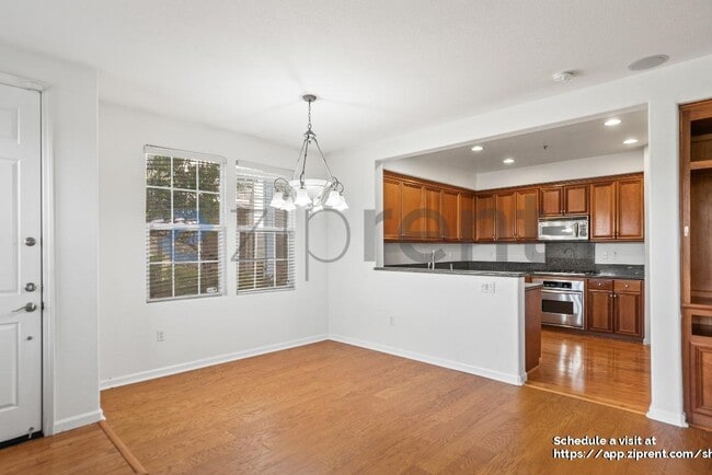 Building Photo - 812 Joree Ln