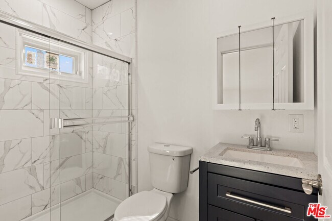 Building Photo - 929 W 23rd St