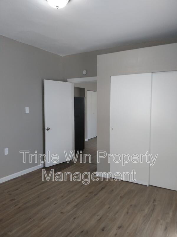 Building Photo - 830 Warne St