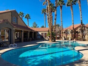 Building Photo - Downstairs 2 bedroom/2 bath condo unit.