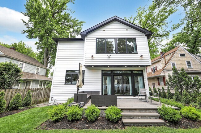 Building Photo - 528 Sagamore Ave