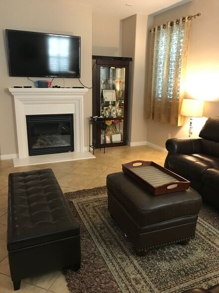 Building Photo - 1521 Silver Shadow Dr