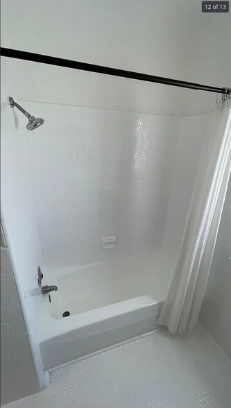 Building Photo - 6000 4th Ave