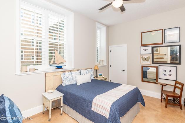 Bedroom - 2525 College St