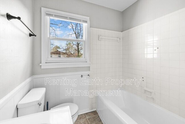 Building Photo - 1317 Glenwood St NW