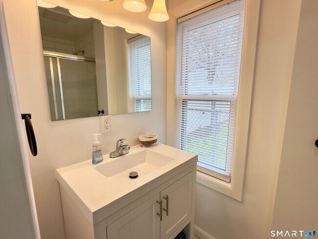 Building Photo - 309 Greenfield St