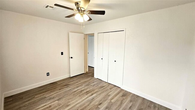 Building Photo - 1802 Vanessa Dr