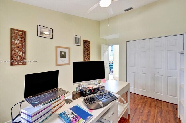 Building Photo - 10425 Bermuda Dr