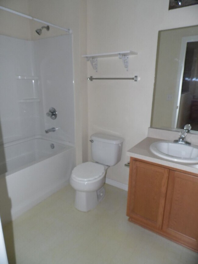 Building Photo - 3/2.5 Townhouse in Kissimmee