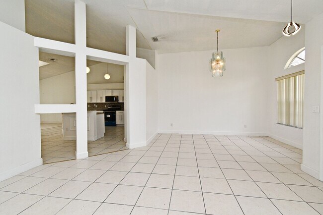 Building Photo - 1,850 Sq Ft 3-Bed, 2-Bath Orlando Home – L...