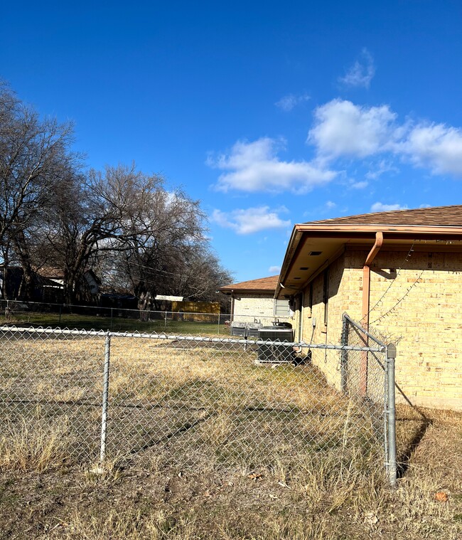 Building Photo - 1212 S 17th St