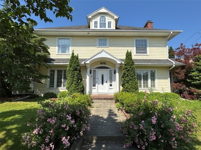 Primary Photo - 9 Beethoven St
