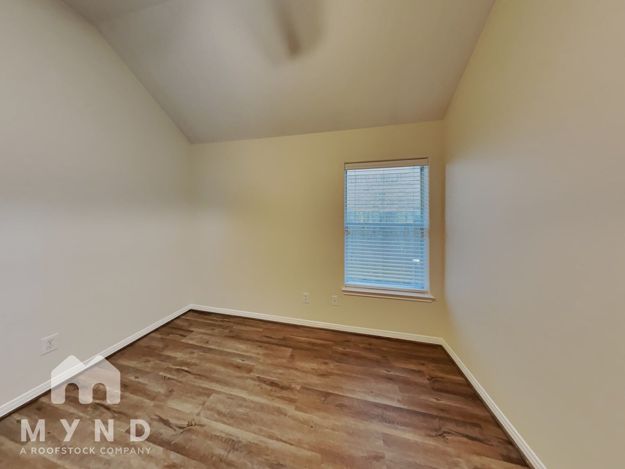 Building Photo - 1605 Garden Lakes Dr