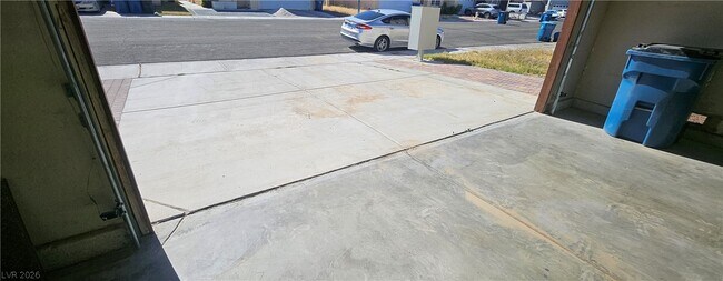 Building Photo - 313 Beethoven St