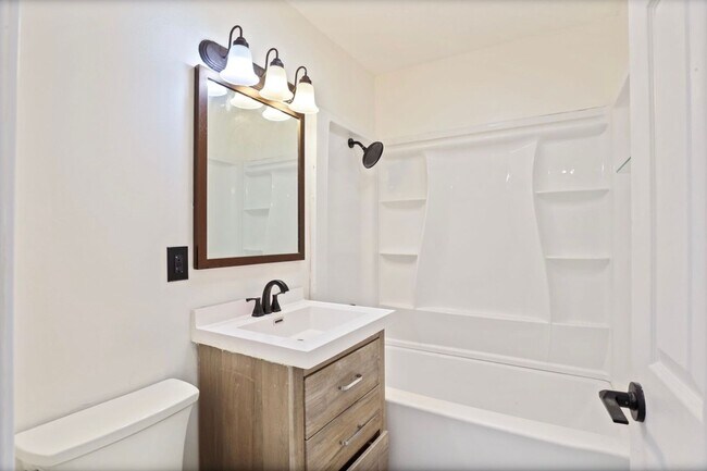 Building Photo - 2118-2118 Avalon Cir