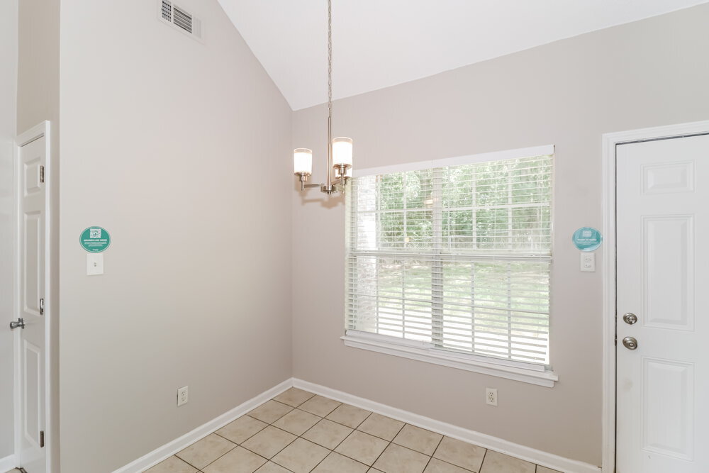 Building Photo - 185 Village Dr