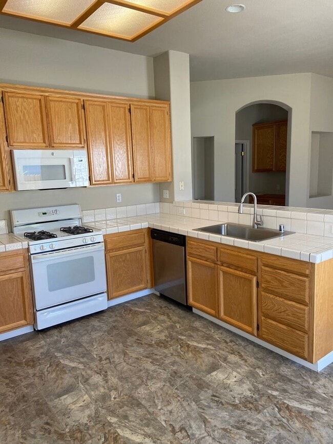 Building Photo - Willow Springs - Cozy 3 Bdrm, 2 Bath on culdesac. Walking distance to Folsom HS