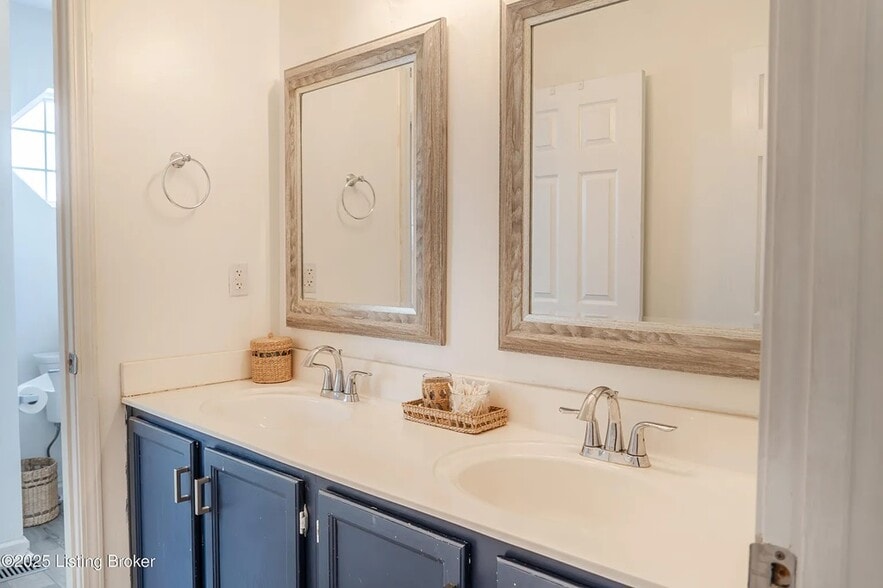 Building Photo - 12207 Hideaway Ct