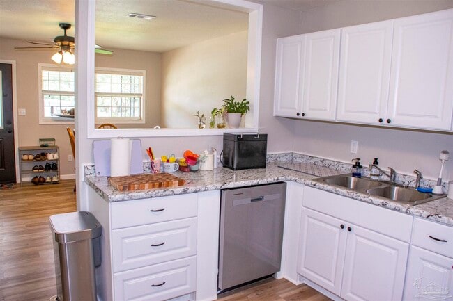Building Photo - 5357 Locklin Ave