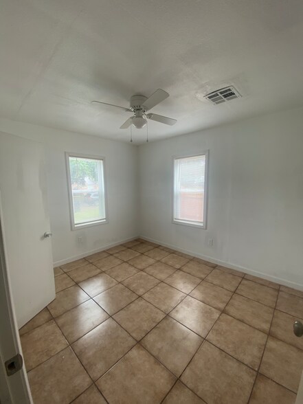 Building Photo - 2032 NE 16th Terrace