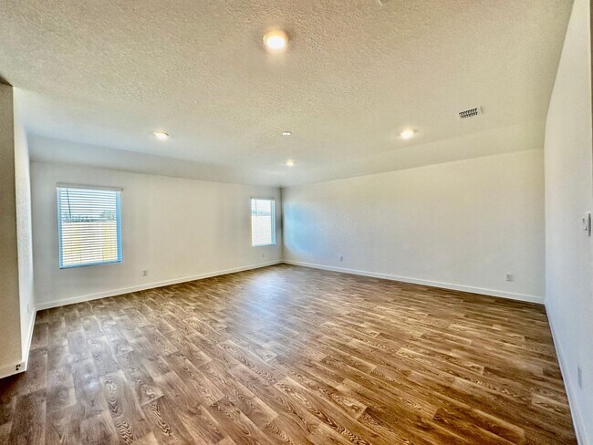 Building Photo - 4 Bedroom New Build
