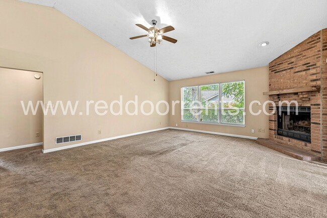 Building Photo - Beautiful 3-Bedroom, 2-Bath Home in Indian...