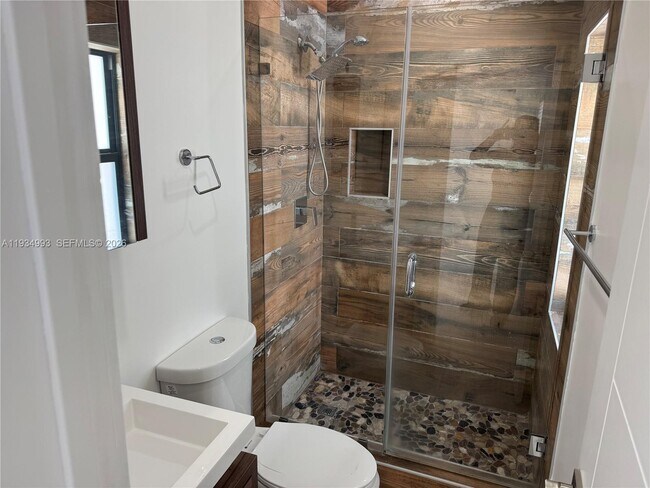 Building Photo - 2832 SW 124th Ct