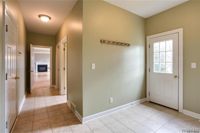 Building Photo - 5558 Martha's Vineyard