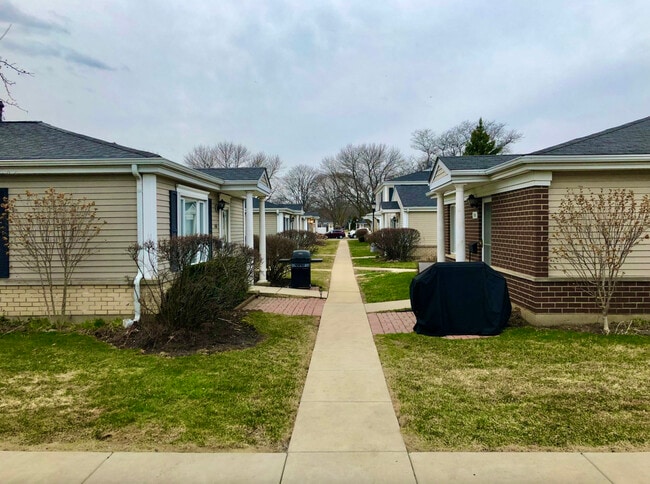 Building Photo - 1547 Quaker Ln