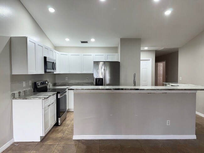 Building Photo - Experience this Cape Coral 3 bedroom 2 bath corner duplex with 1 car garage and screened in lanai.