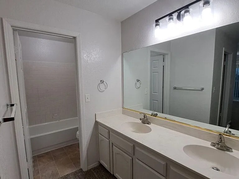 Building Photo - 4109 W Cornell Ave